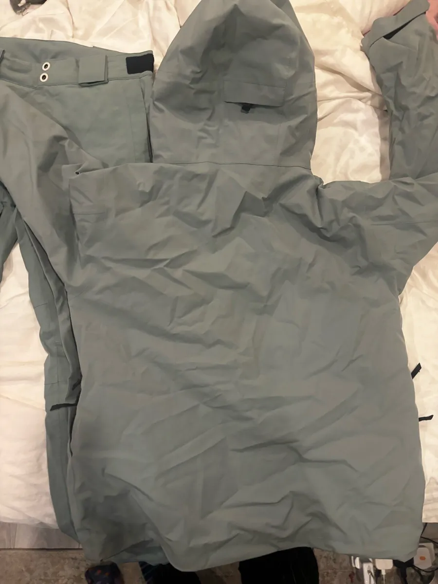 Ski jacket and pants (women) - Image 4