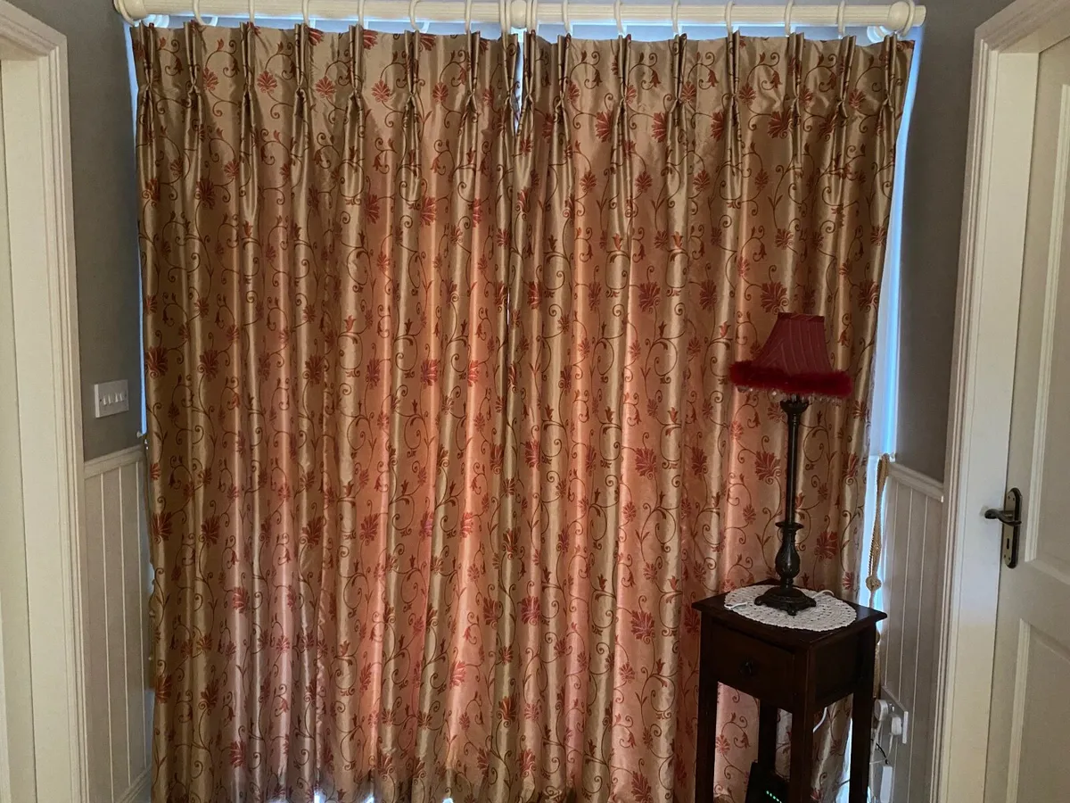 Curtains - Image 2