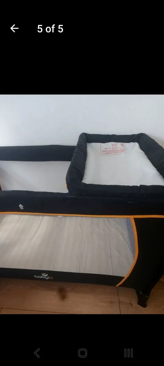 Travel cot with changer - Image 4