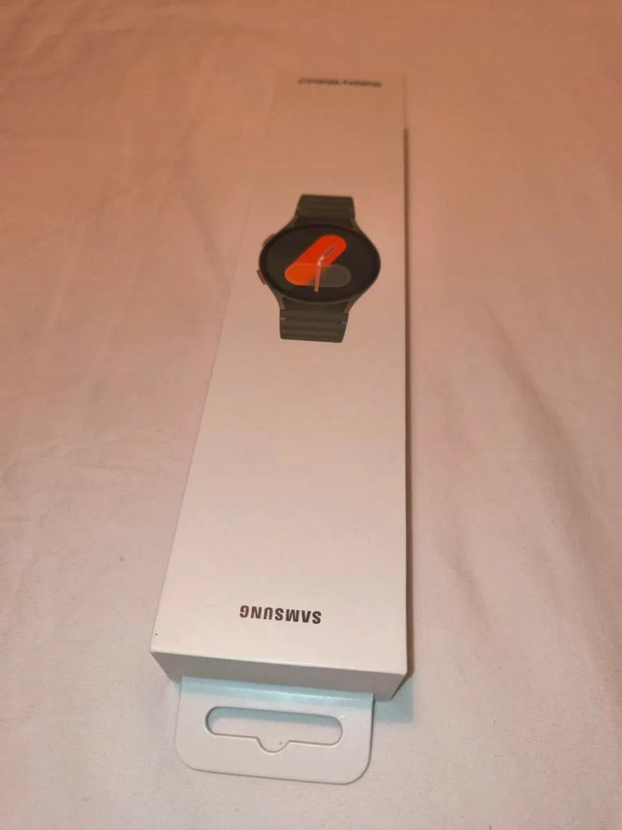 Brand New Samsung Galaxy Smart Watch 7 - Image 3
