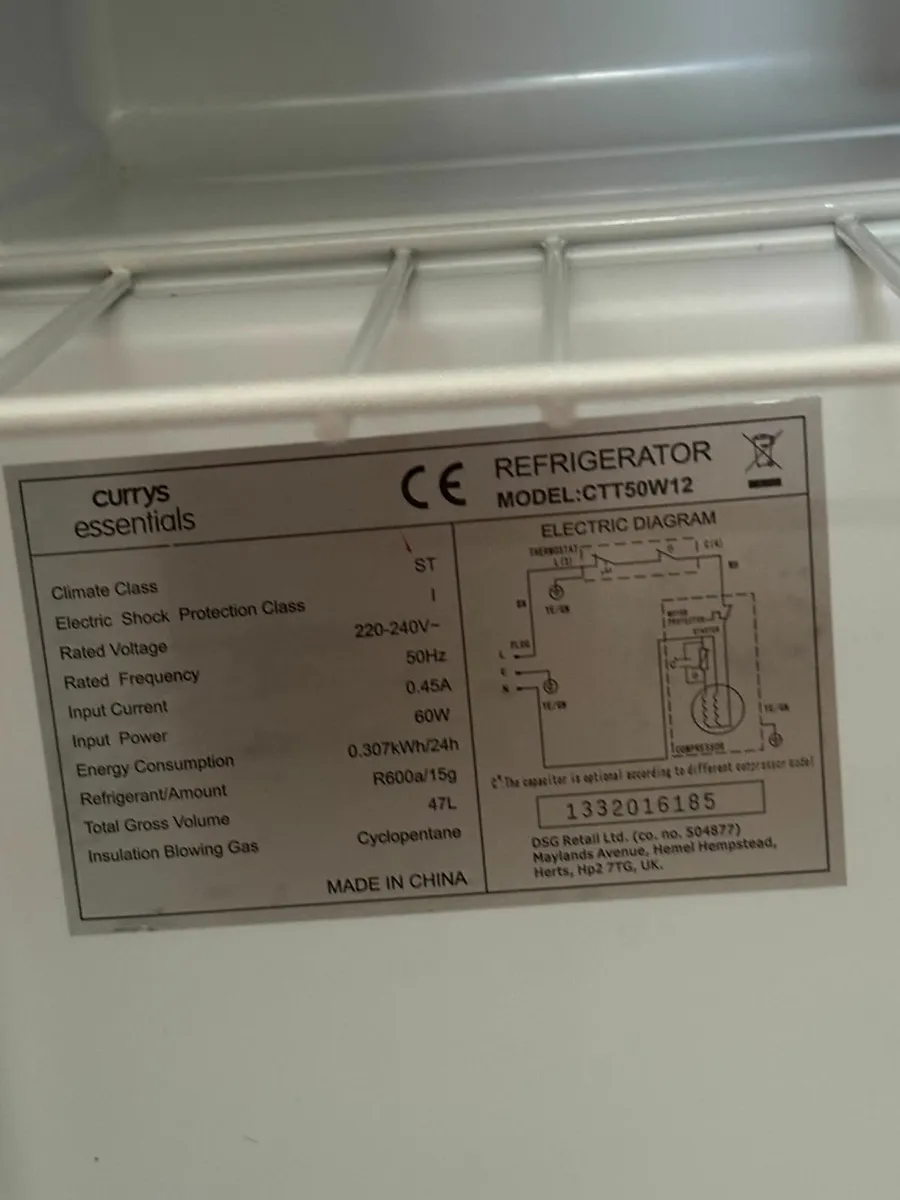 Compact Fridge with Ice Box – Excellent Condition - Image 3