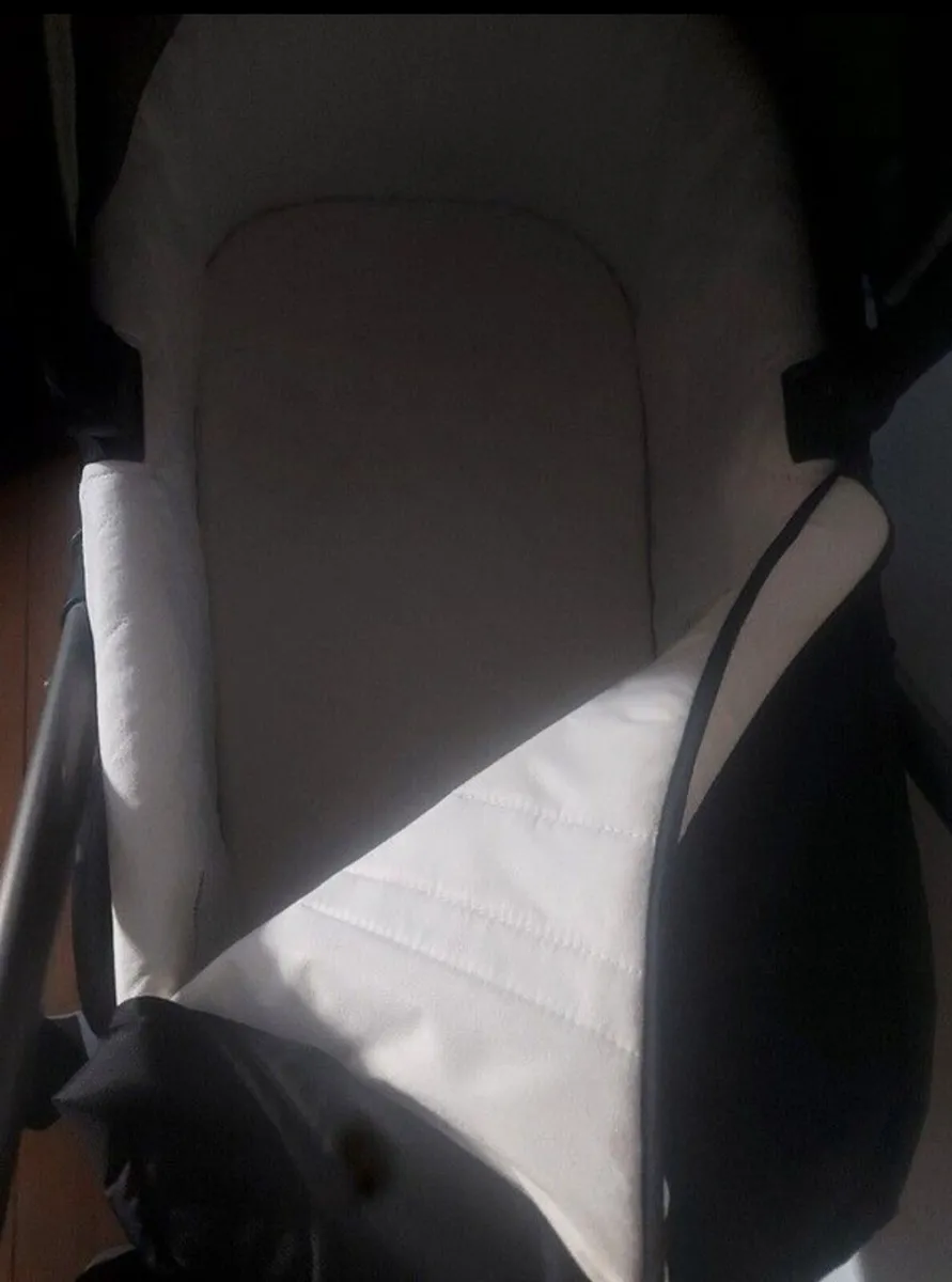 Uppababy vista travel system - Image 4