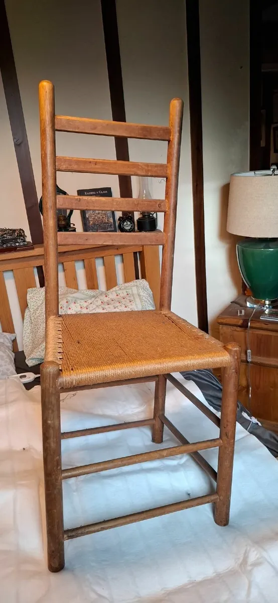 Sugán Chair - Image 1