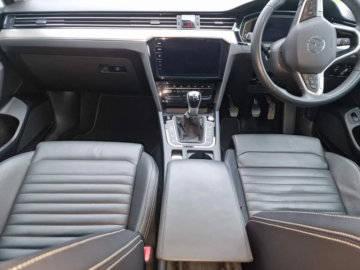 VW Passat Elegance - Image 2
