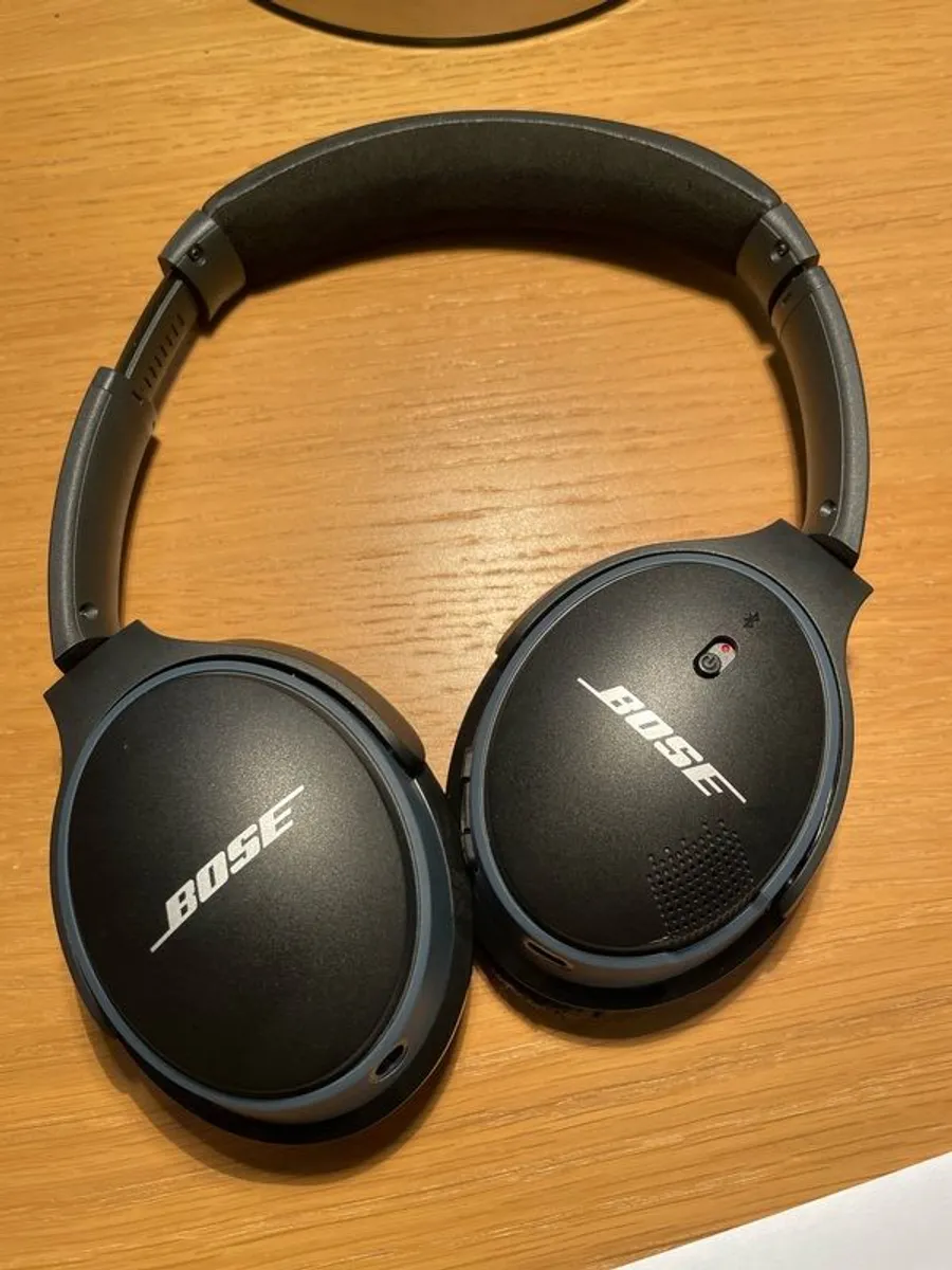 Bose SoundLink around ear wireless headphones II - Image 1