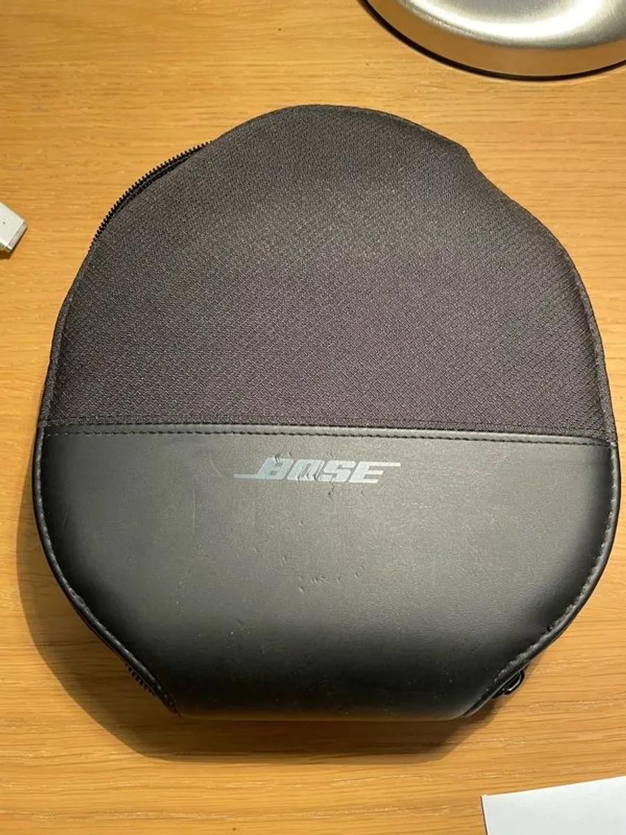 Bose SoundLink around ear wireless headphones II - Image 2