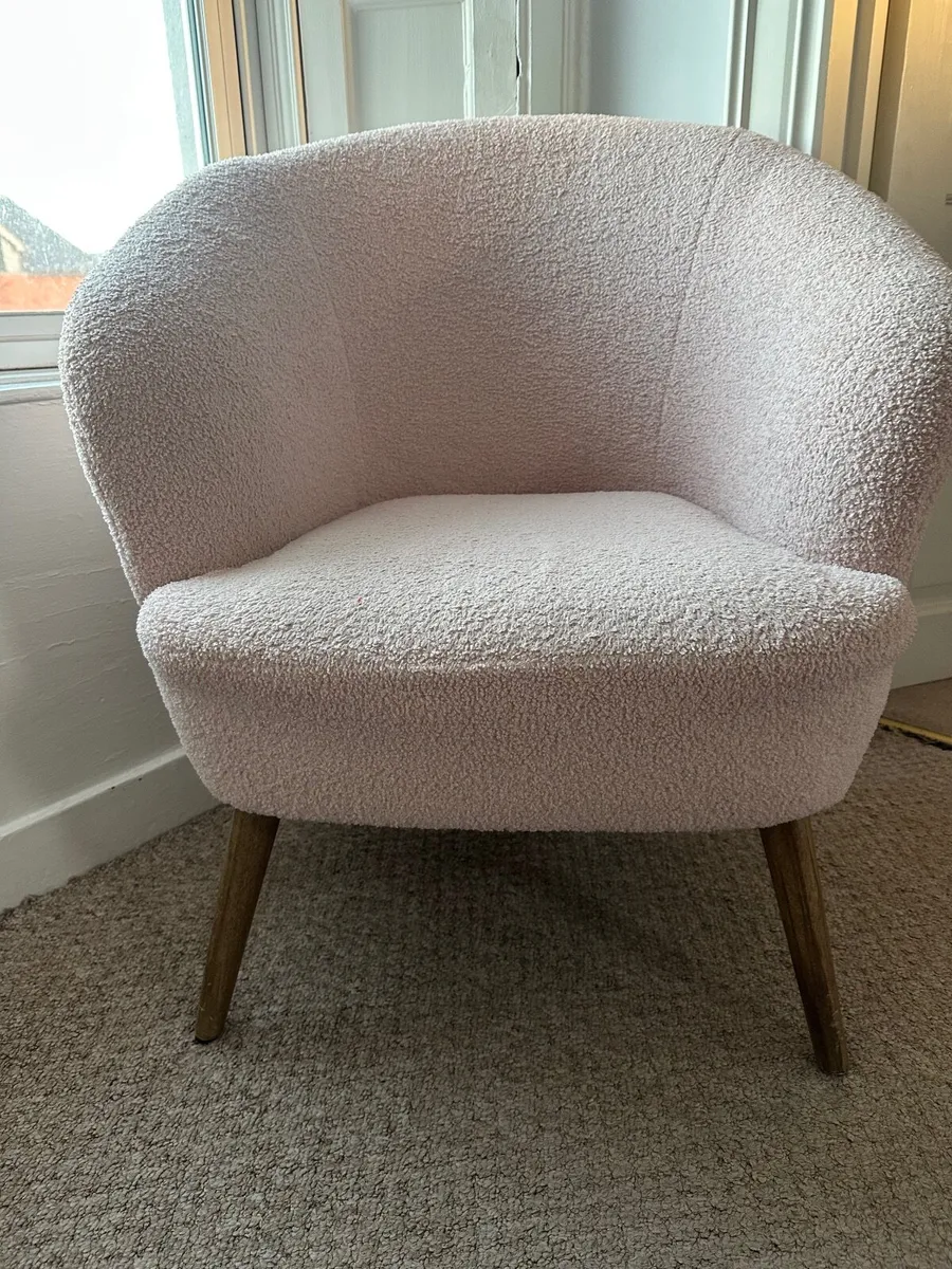Pink boucle armchair - Image 3