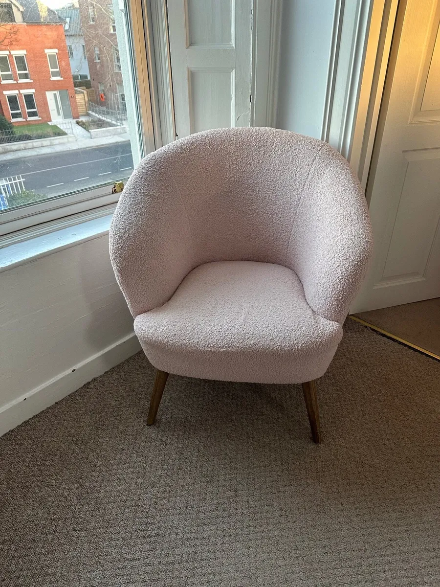Pink boucle armchair - Image 1