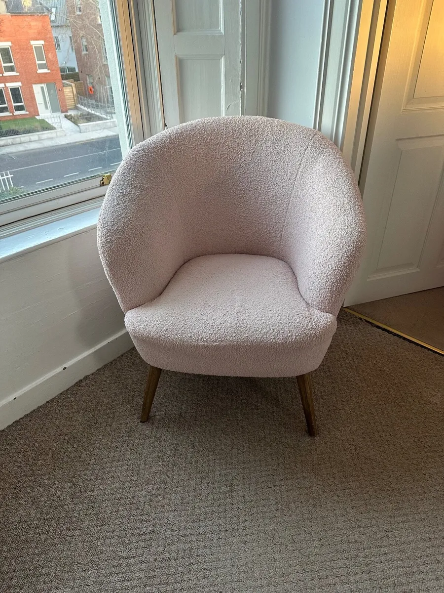 Pink boucle armchair - Image 4