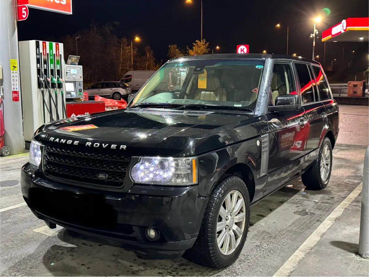 Rangerover Vogue 4.4TDV8 HUGE HISTORY - Image 4