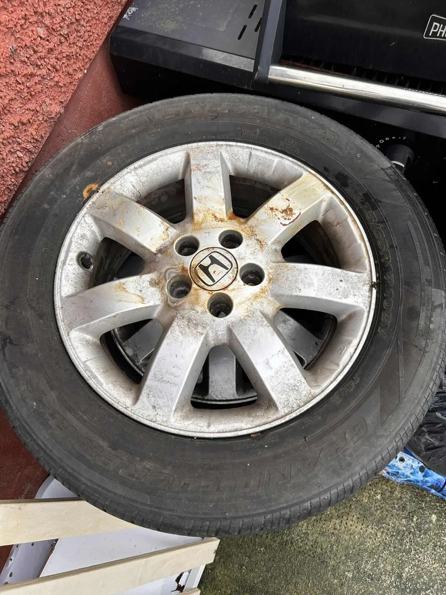 Tires honda 225 65 17 - Image 1