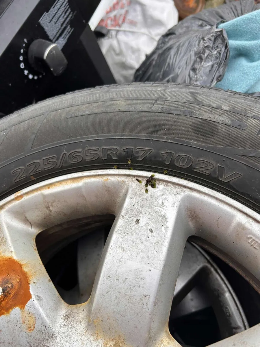 Tires honda 225 65 17 - Image 3