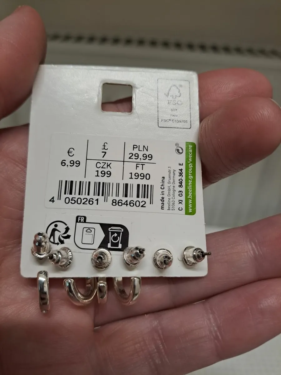 4 sets of earrings - Image 2