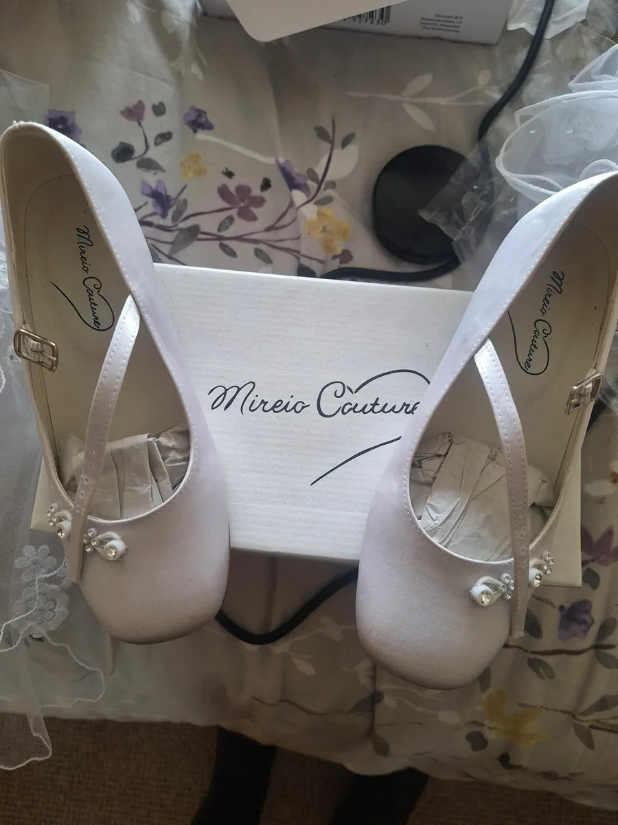 Communion dress & accessories - Image 2