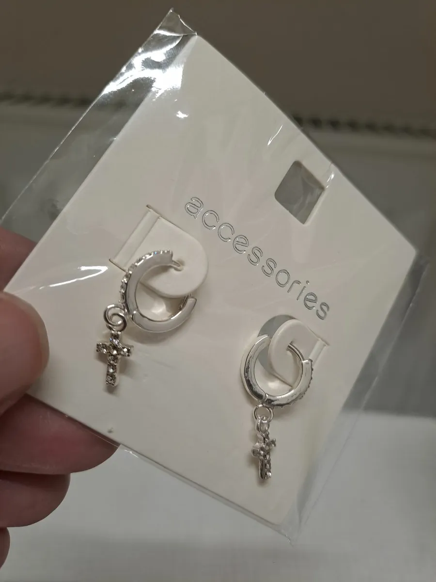 4 sets of earrings - Image 4