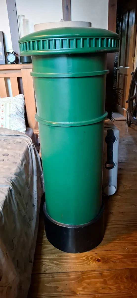 Replica traditional style post box - Image 3