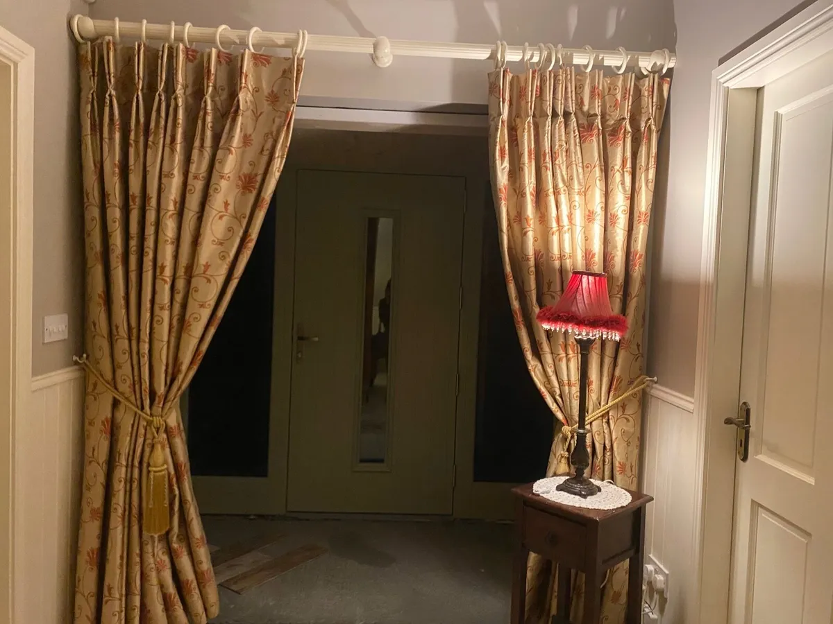 Curtains - Image 3