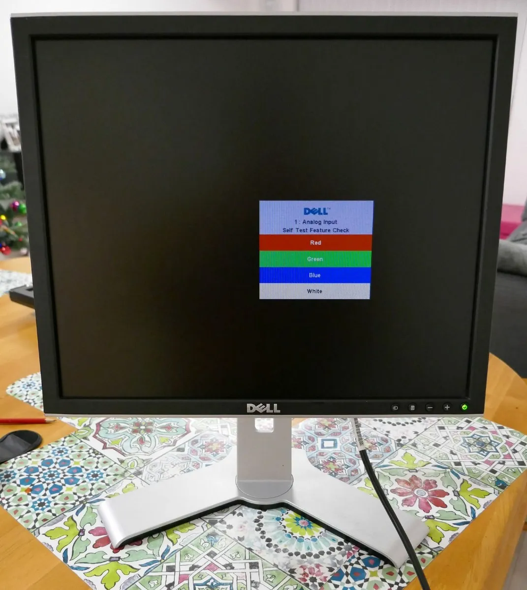 Dell 19" screen scratched - Image 1