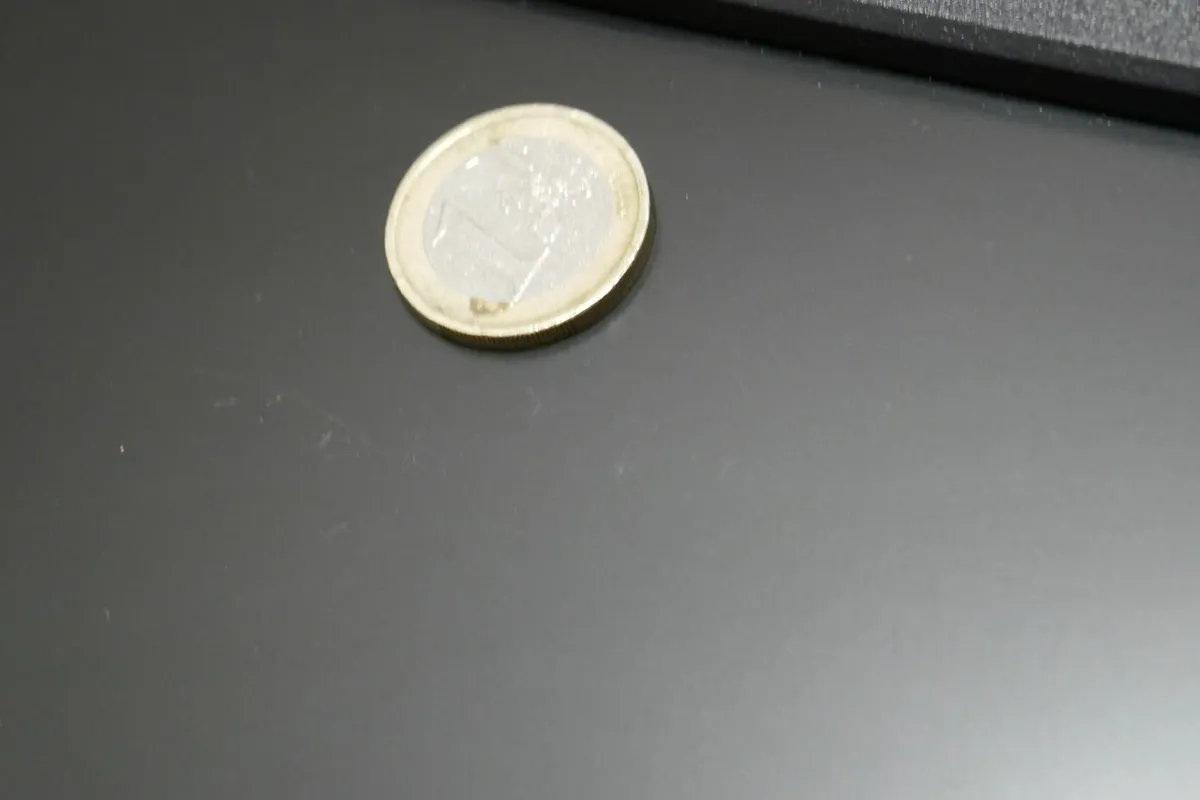 Dell 19" screen scratched - Image 3