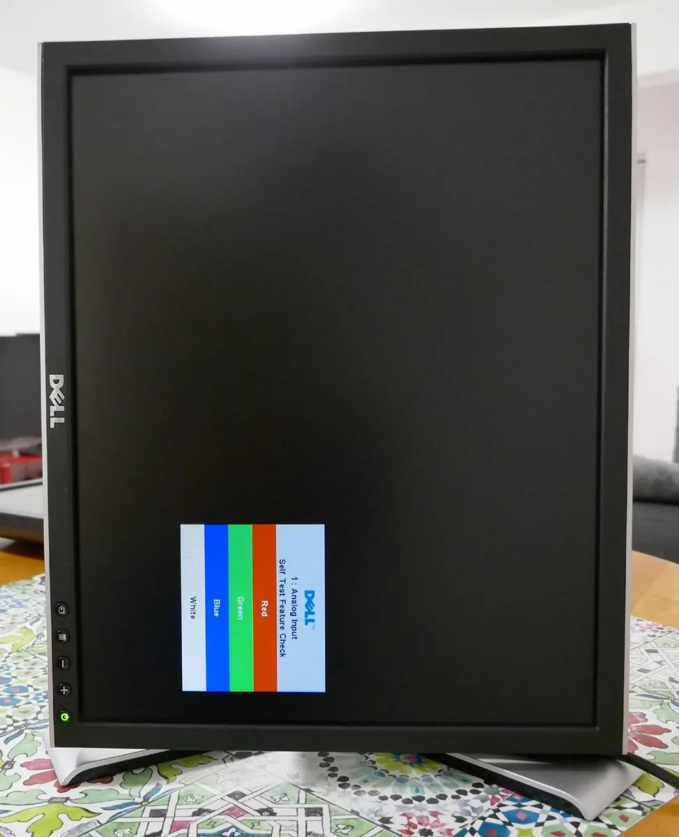 Dell 19" screen scratched - Image 4
