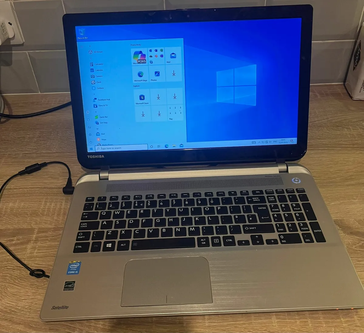 TOSHIBA SATELLITE S50-B, 15.6"
WORKING PERFECT  PE - Image 1