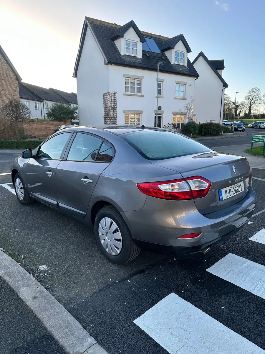 Renault Fluence 2011 - Image 2