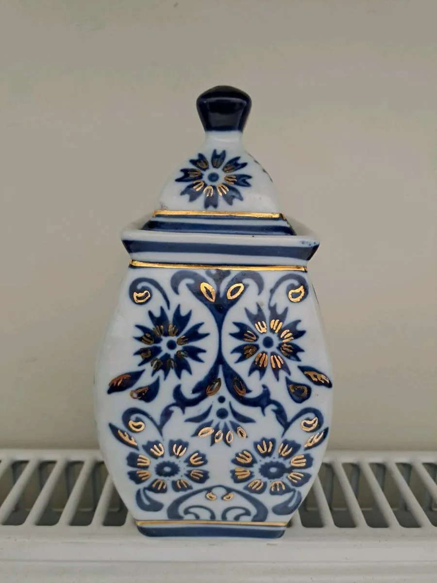 Blue & White Porcelain Lidded Jar - Image 1