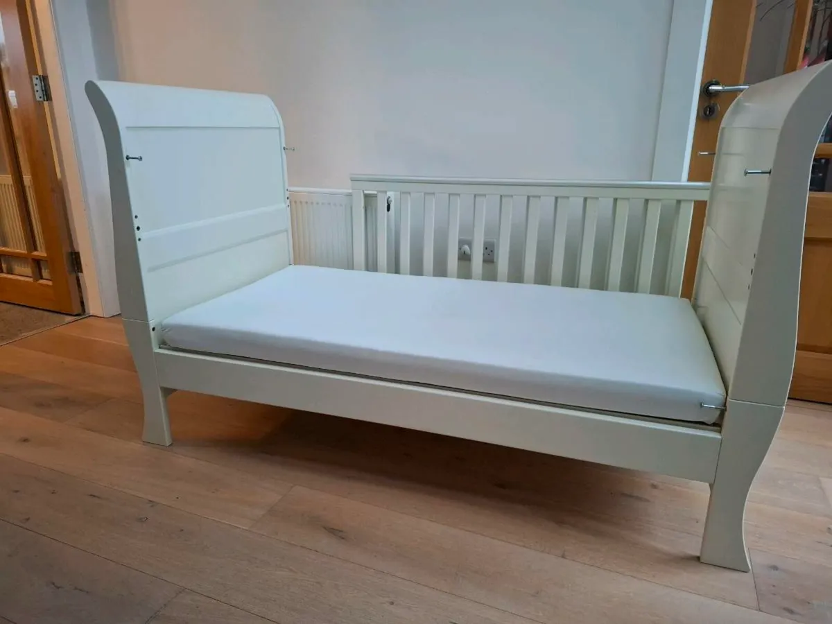 Mamas and Papas sleigh cotbed - Image 1