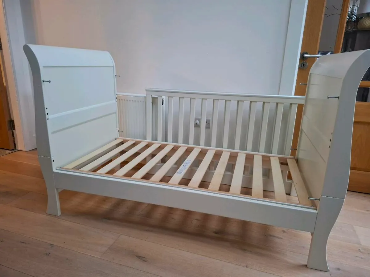 Mamas and Papas sleigh cotbed - Image 4
