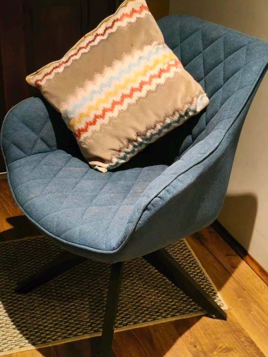 Beautiful lounge chair pale 🔵 - Image 2