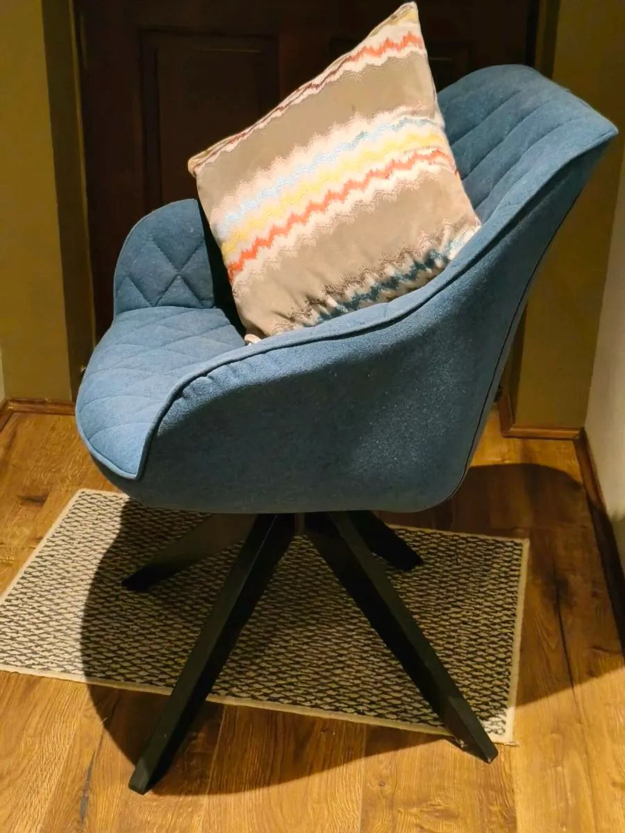 Beautiful lounge chair pale 🔵 - Image 4