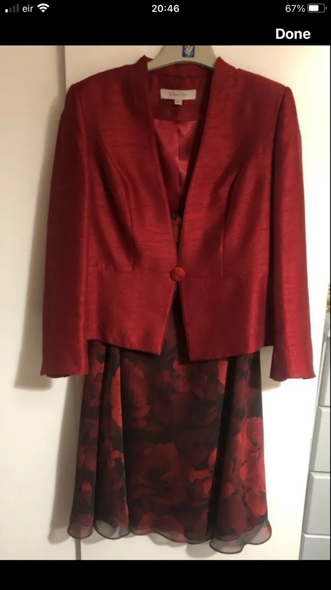 Ladies two piece suit size 14 €50 - Image 1