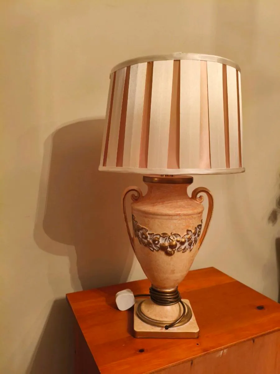 Beautiful new lamp ,35 Euro ,basket,25,vase 20 - Image 1