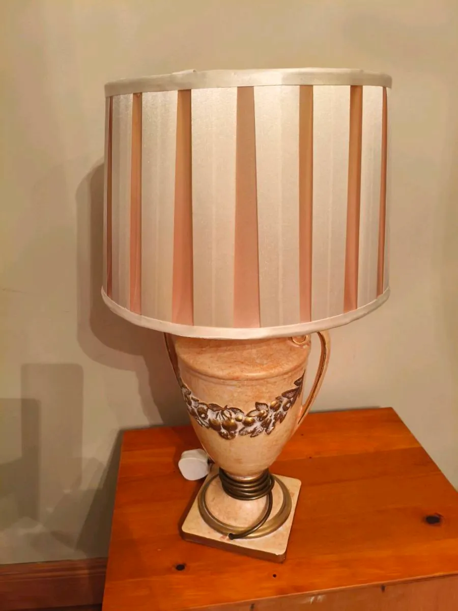 Beautiful new lamp ,35 Euro ,basket,25,vase 20 - Image 2