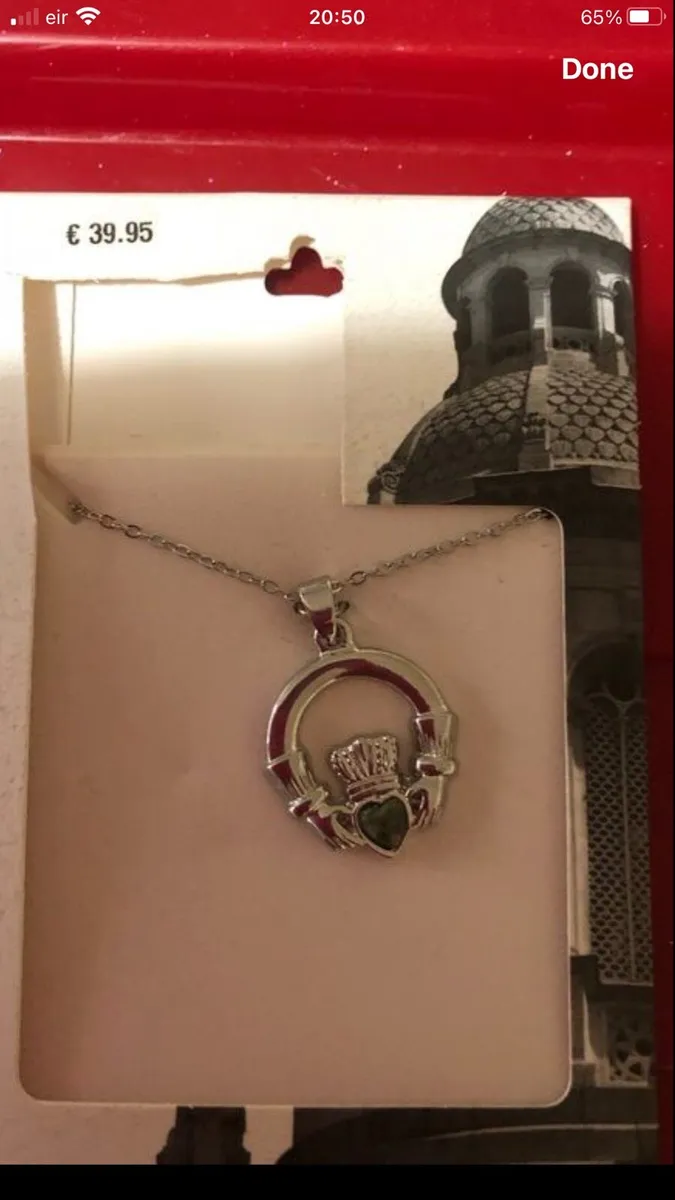 Ladies sliver claddagh necklace €25 - Image 2