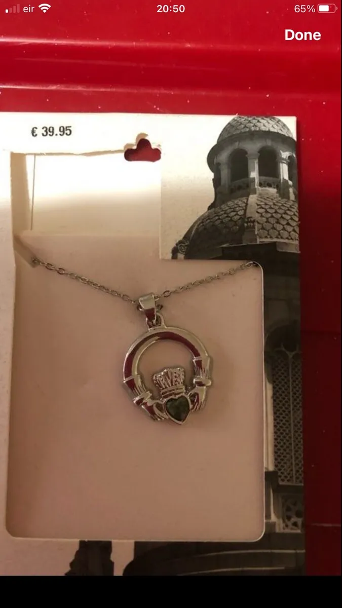 Ladies sliver claddagh necklace €25 - Image 3