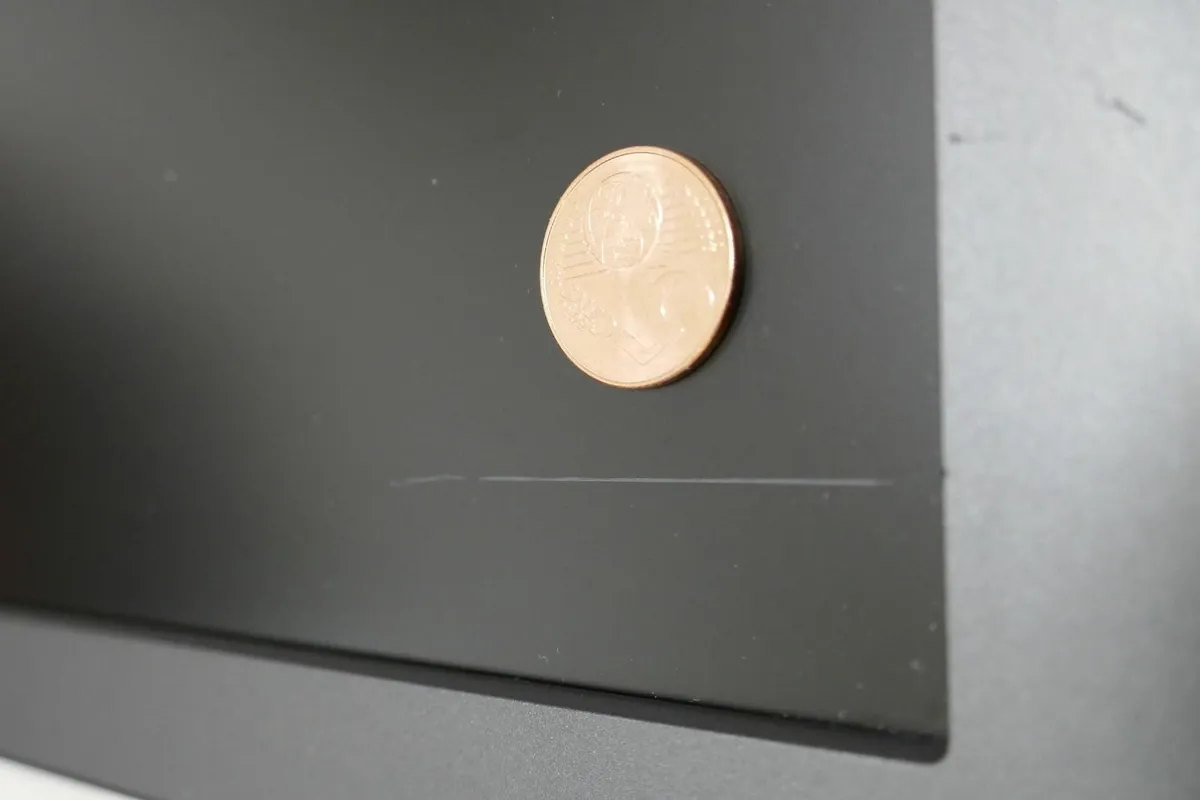 Samsung 19" screen scratched - Image 3