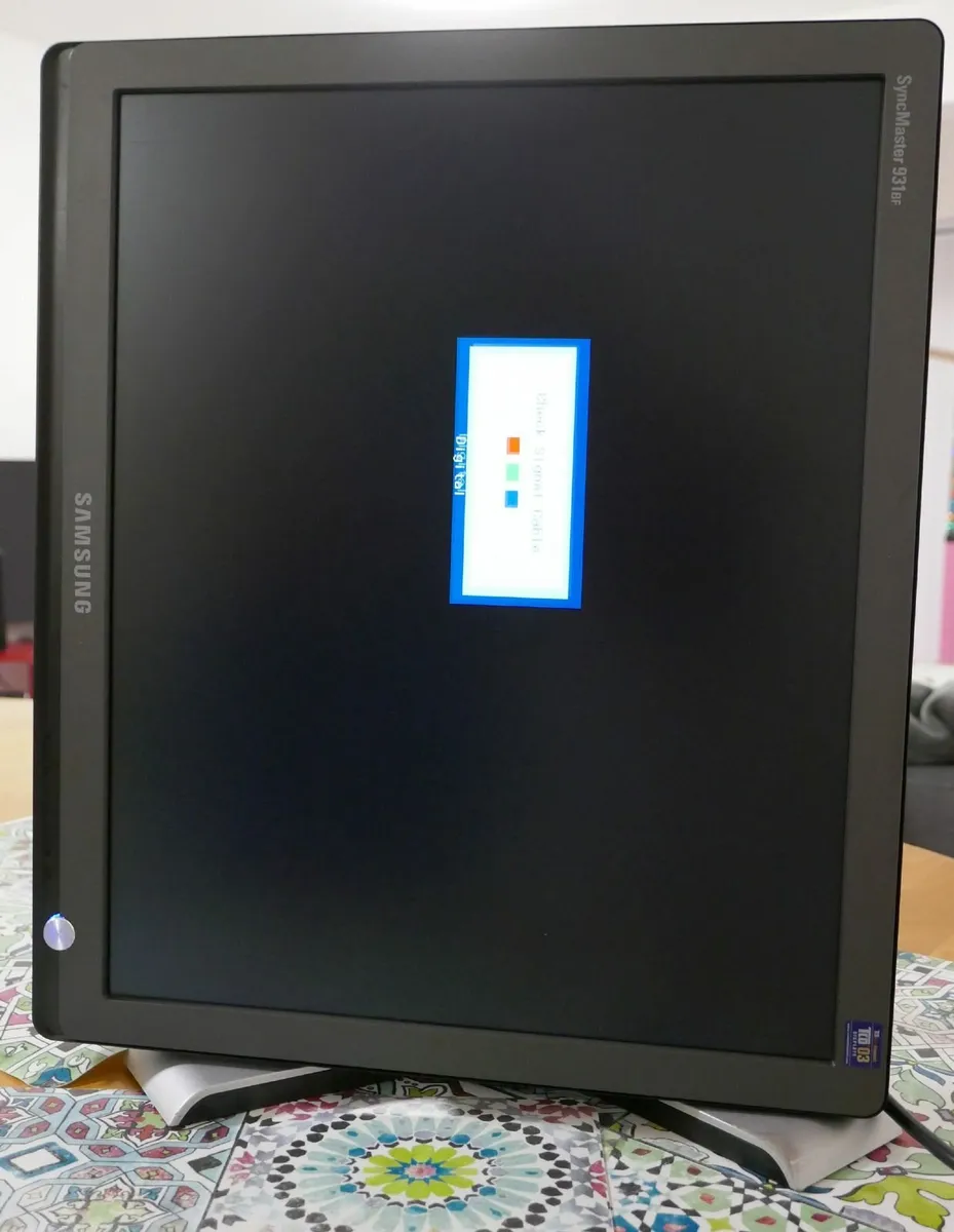 Samsung 19" screen scratched - Image 1