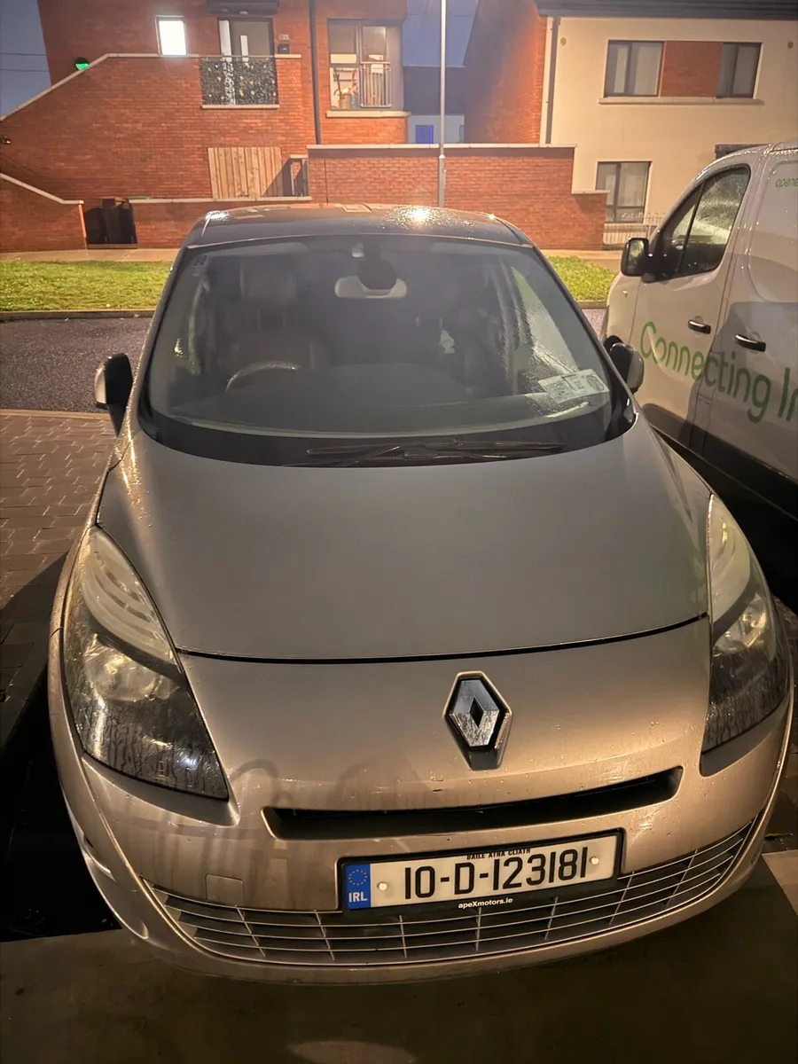 2010 Renault Grand Scenic Low Mileage - Image 2