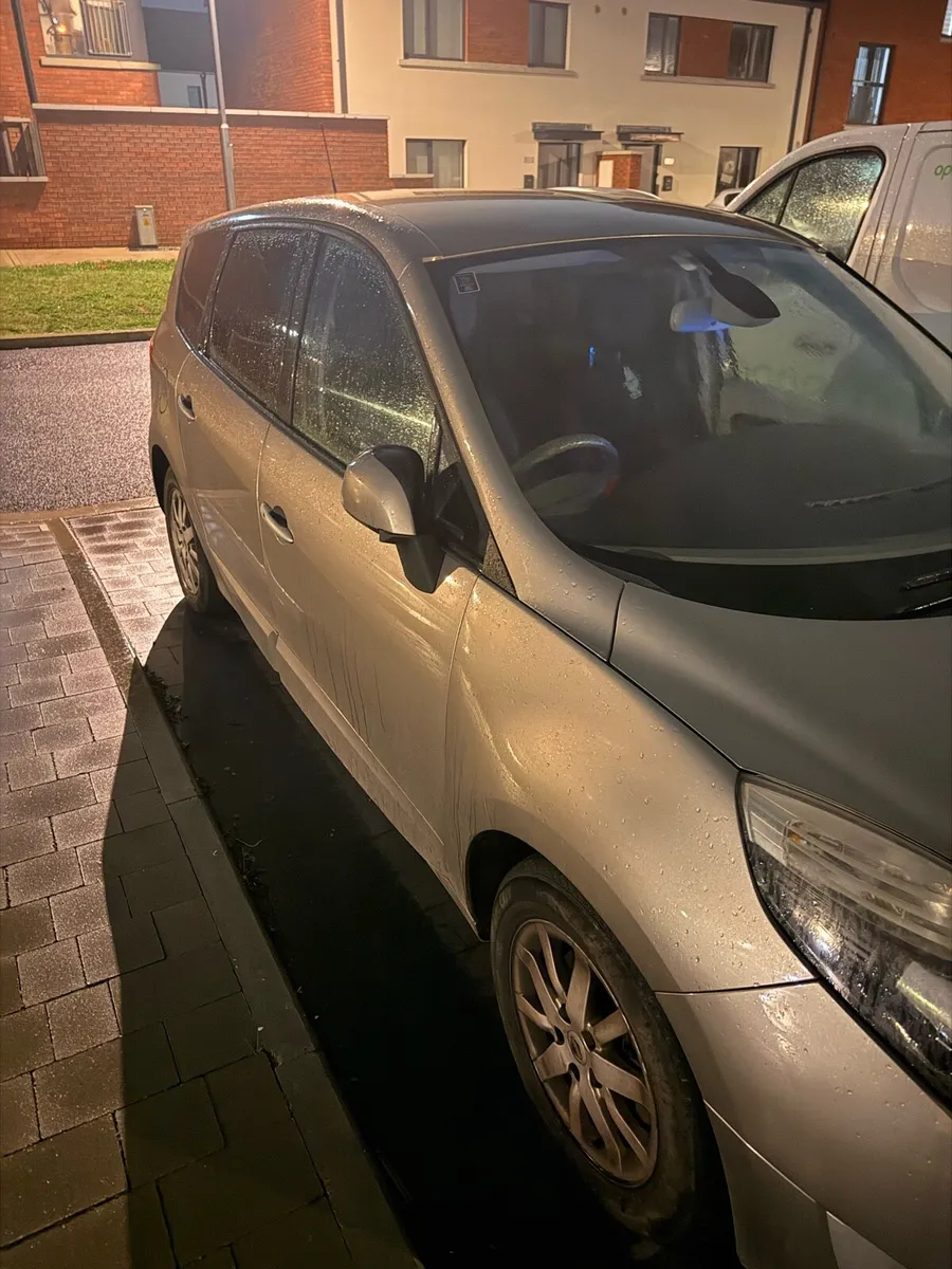 2010 Renault Grand Scenic Low Mileage - Image 4