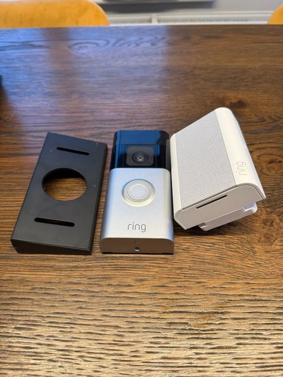 Ring Video Doorbell (2nd Gen) with Chime & Mounting Bracket in Excellent Condition - Image 3