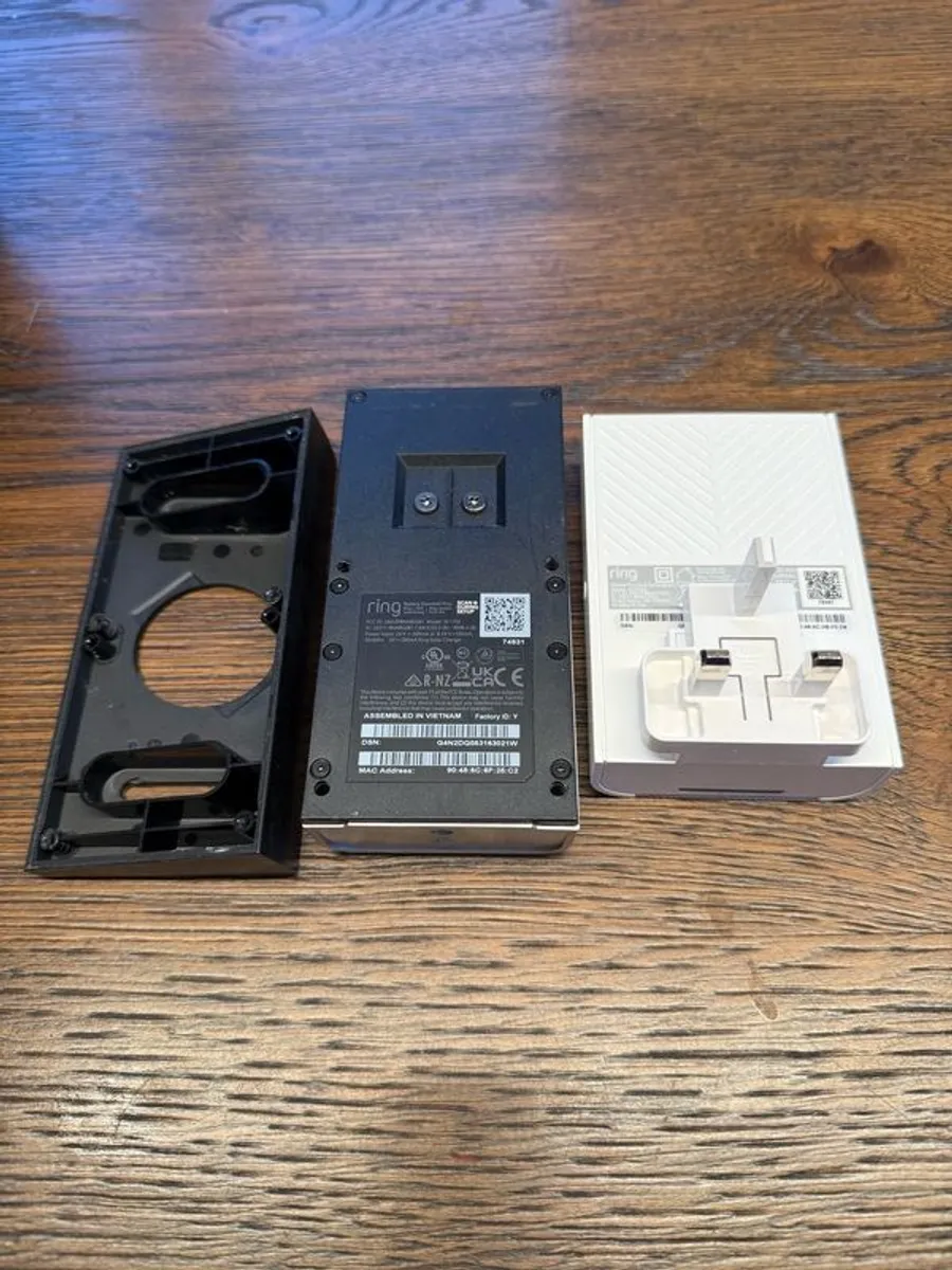 Ring Video Doorbell (2nd Gen) with Chime & Mounting Bracket in Excellent Condition - Image 4