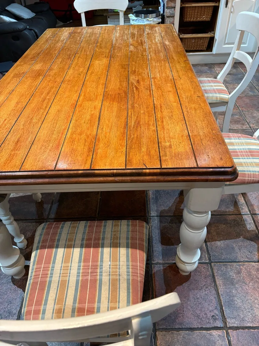 Kitchen & chairs - Image 1