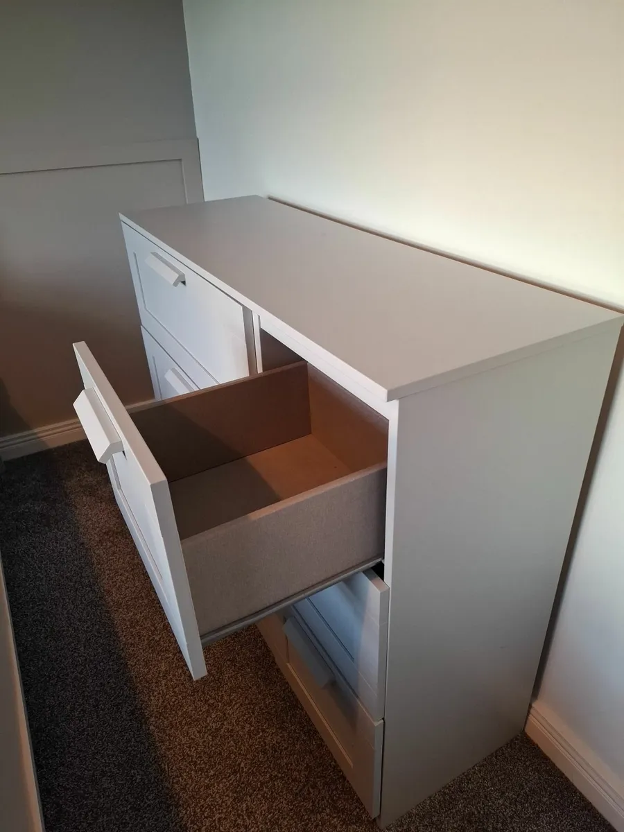 Bedroom furniture - Image 2