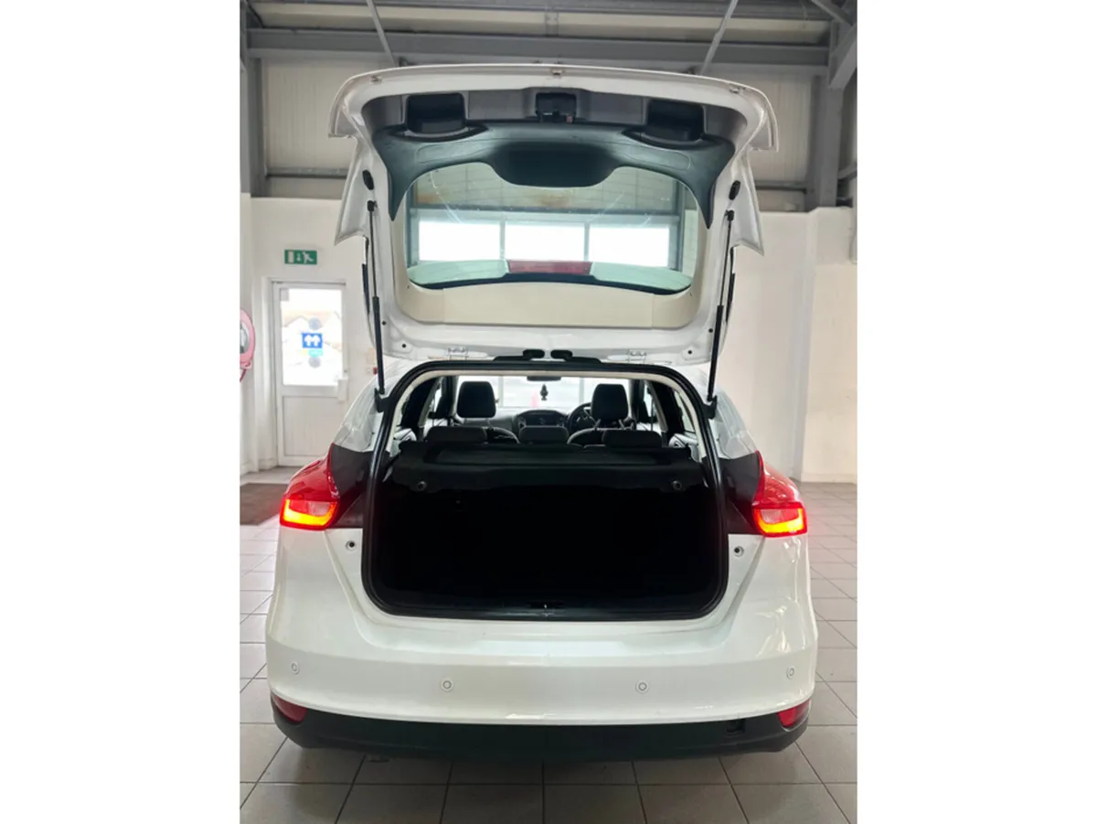 Ford Focus TITANIUM 1.5 TD 95PS 6SPEED 4DR - Image 4