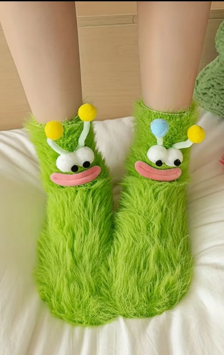 Fuzzy Alien Socks – Cozy & Whimsical 🛸 - Image 1
