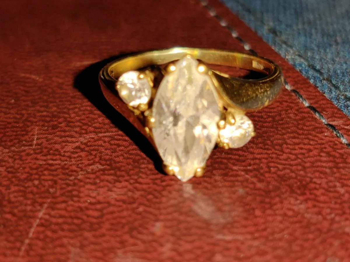 HUGE OPAQUE OVAL, 9CT THICK Gold Vintage Ring ! - Image 2