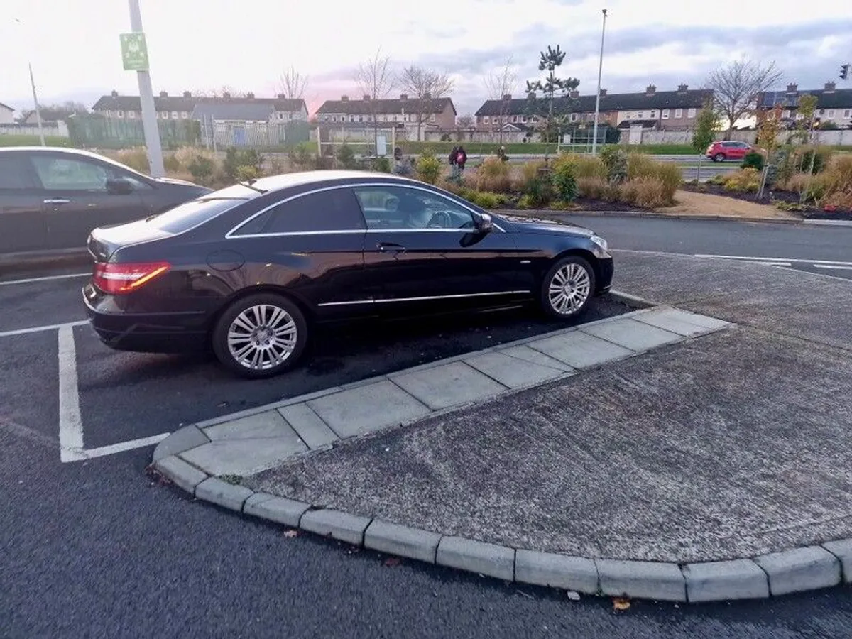 2011 Mercedes Benz E220 - Image 2