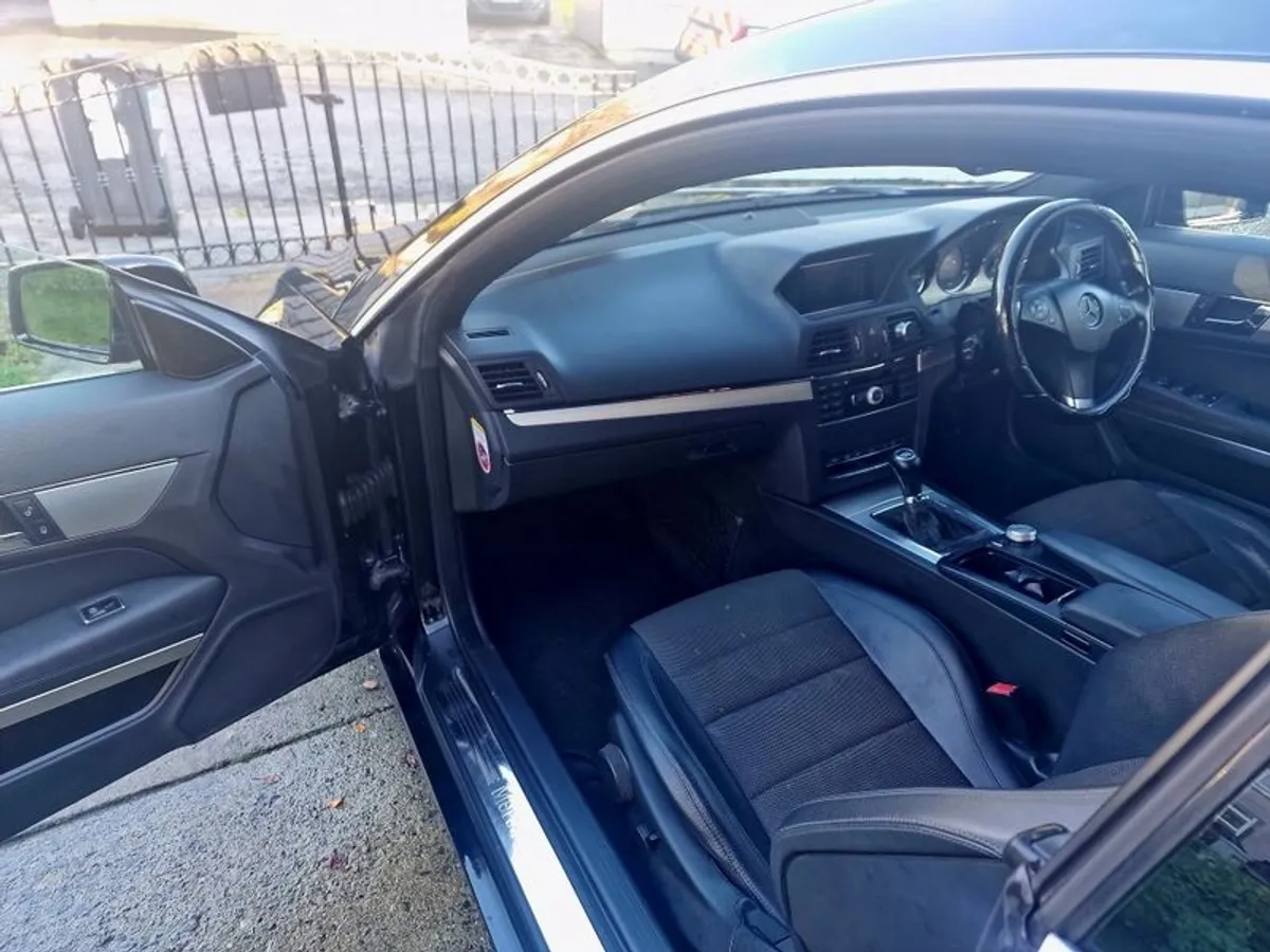 2011 Mercedes Benz E220 - Image 3
