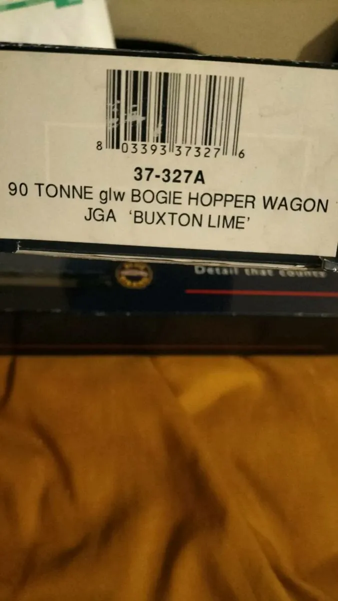 2 . BACHMANN.. 90 TONNE GLW BOGIE HOPPERS - Image 3